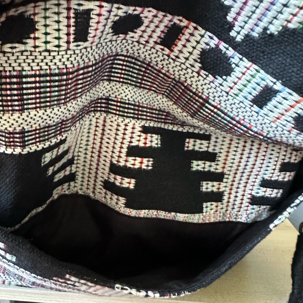 MERONA SOUTHWESTERN PATTERN CROSSBODY BAG. - Picture 7 of 9